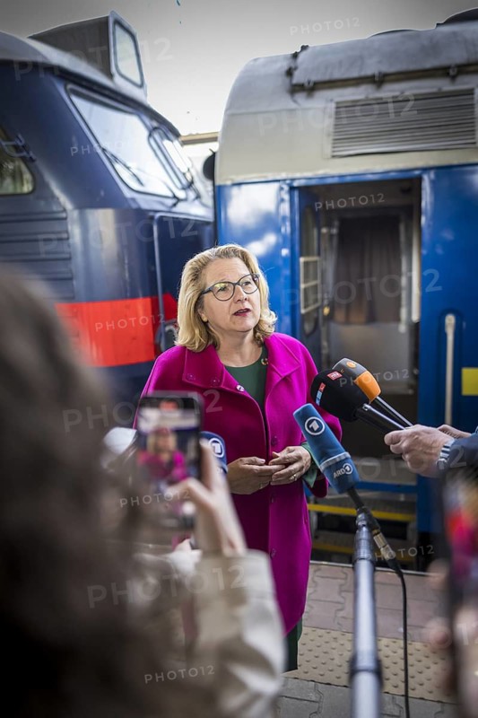Svenja Schulze (SPD), Federal Minister for Economic Cooperation and Development, photographed during her trip to Ukraine. Here during a press statement after her arrival at the railway station in Kiev, 'Photographed on behalf of the Federal Ministry for Economic Cooperation and Development'