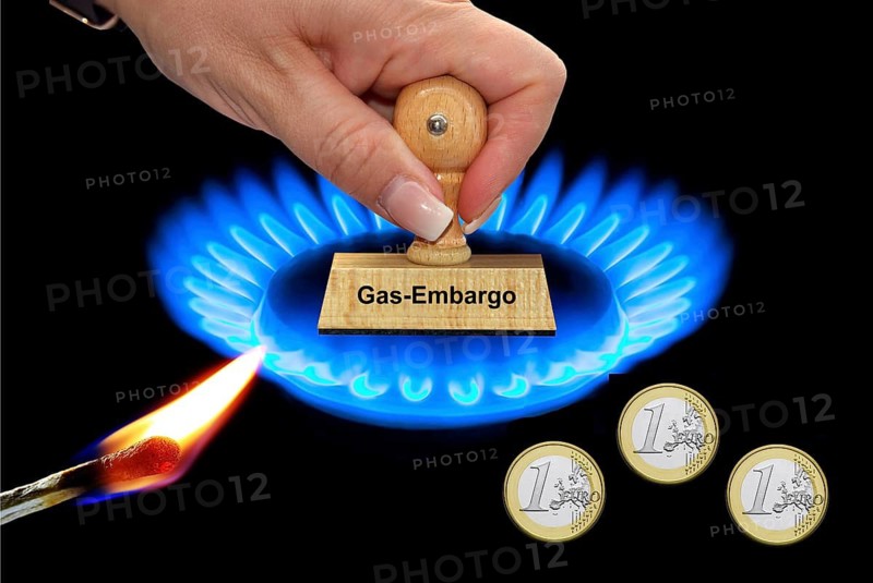 Match ignites gas stove, gas supplies from Russia only for Russian rubles, energy crisis, embargo, natural gas, Nord Stream 2, pipeline, rising energy costs, gas embargo, gas embargo, 1-euzro coins, studio recording, Lower Saxony, Federal Republic of Germany