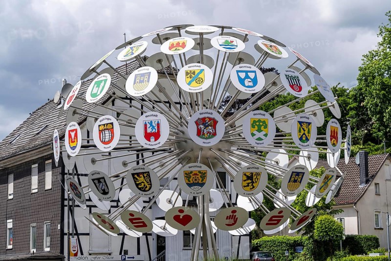 The coat of arms tree of Bergneustadt in the Oberbergischer Kreis, 102 panels show the coats of arms of new towns in Europe, Bergneustadt belongs to a group of town friendships in Europe, 37 towns and municipalities belong to it, North Rhine-Westphalia, Germany