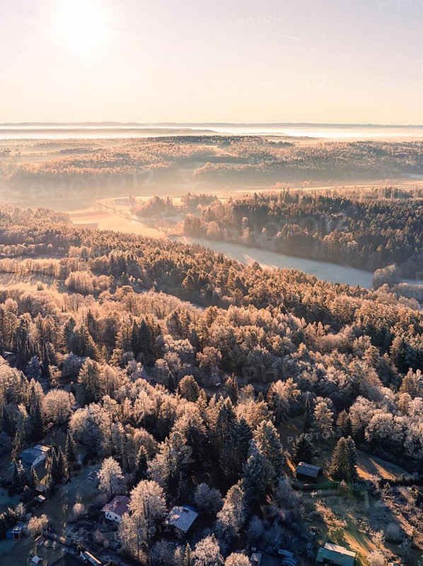 The morning mist lies over a snow-covered river valley with extensive forests, Gechingen, hedges and Gäu region, district of Calw, Black Forest. Germany