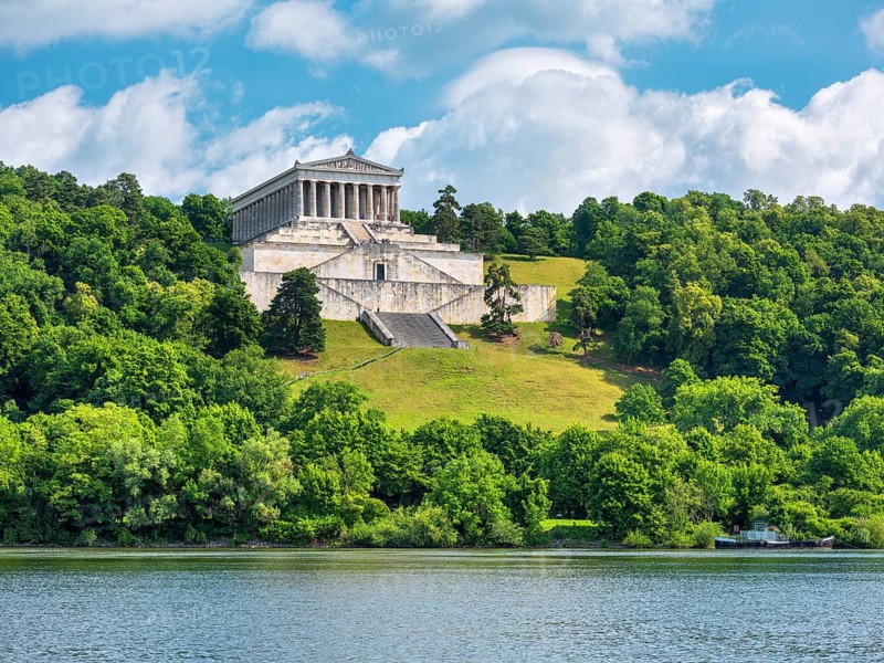 View across the Danube River to the Walhalla Memorial on the Bräuberg, Donaustauf, Upper Palatinate, Bavaria, Germany