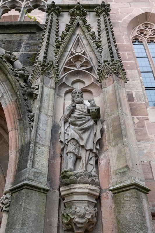 Sculpture to the right of the main entrance portal of St Nicholas and St Ulrich Church, Kirchenberg 15, Nuremberg-Mögeldorf, Middle Franconia, Bavaria, Germany