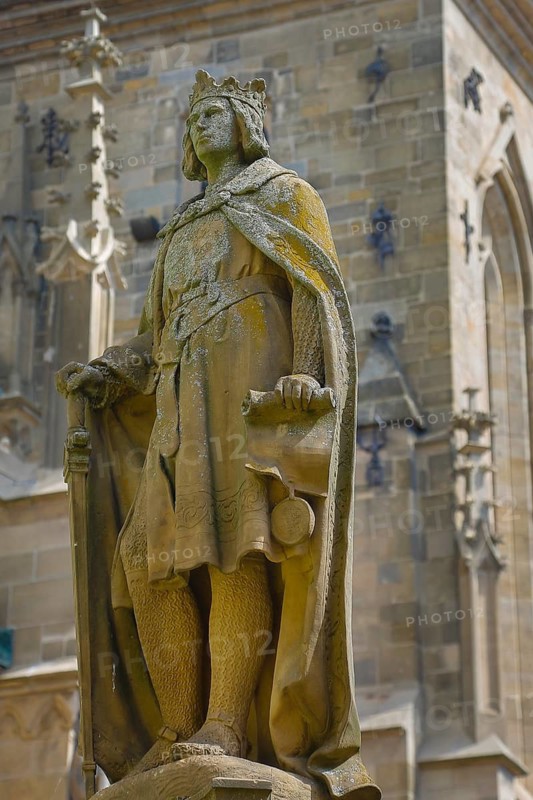 Fountain in front of St Mary's Church in Reutlingen, statue, stone sculpture of Emperor Frederick, sacred building at the back, built from 1247 to 1343, cultural monument, Gothic church, Reformation church, Reutlingen, Baden-Württemberg, Germany