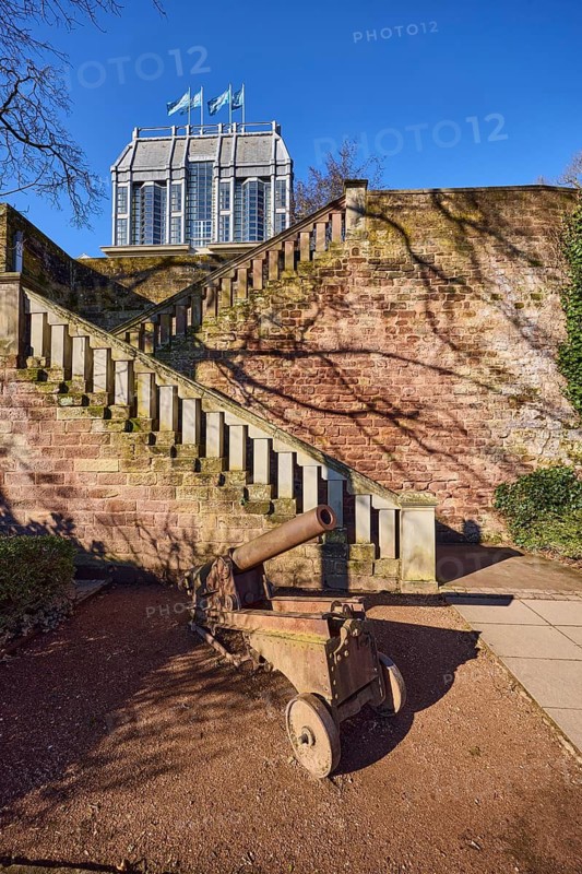 Saarbrücken Castle, architectural style baroque, cannon, stone staircase, sandstone railing, sandstone wall, trees, blue sky, cloudless, Saarbrücken, state capital, regional association Saarbrücken, Saarland, Germany