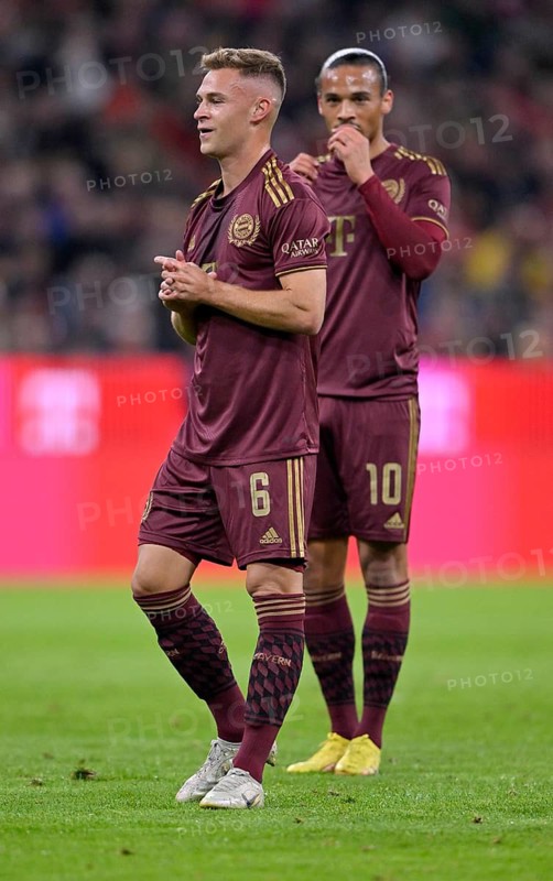 Leroy Sané FC Bayern Munich FCB in conversation with Joshua Kimmich FC Bayern Munich FCB, Allianz Arena, Munich, Bavaria, Germany
