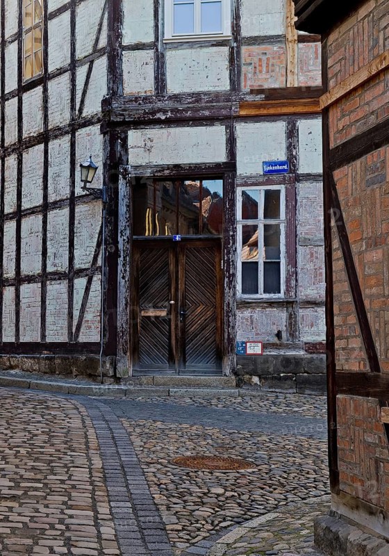 Half-timbered houses in the Finkenherd alley with cobblestones, Old Town of the World Heritage town of Quedlinburg, Saxony-Anhalt, Germany