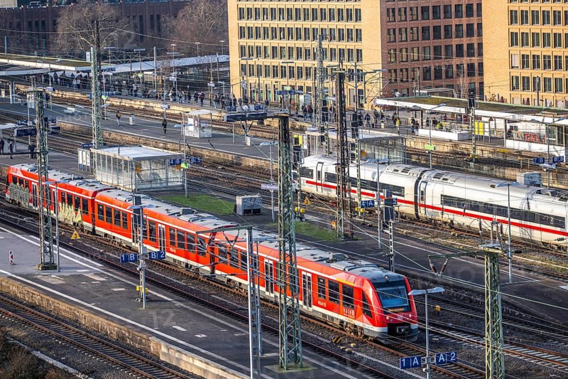 Cologne-Messe/Deutz station, 2nd largest train station in Cologne, transfer station between long-distance and local transport, exhibition station, 8 platform tracks, North Rhine-Westphalia, Germany