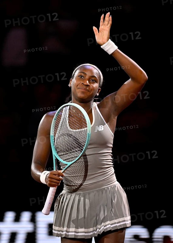 Coco Gauff USA gestures cheers, thanks spectators, fans, Tennis Ladies Porsche Cup, Grand Prix, GP, Stuttgart 2025, Porsche-Arena, Stuttgart, Baden-Württemberg, Germany
