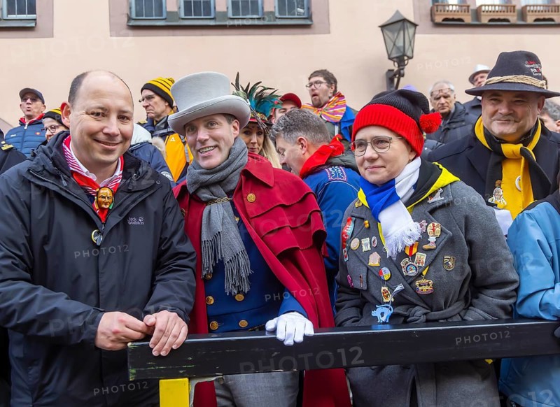 The highlight of the Swabian-Alemannic carnival is the fool's jump in Rottweil. Around 4000 fools jump through the historic Black Gate. On the left, Rottweil's Lord Mayor Dr. Christian Ruf, next to Manuel Hagel, chairman of the CDU parliamentary group in the state parliament and leading candidate for the office of prime minister. Rottweil, Black Forest, Baden-Württemberg, Germany