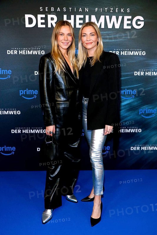 Cheyenne Pahde and Valentina Pahde at the premiere of FITZEKS DER HEIMWEG at the Delphi Filmpalast in Berlin on 14 January 2025