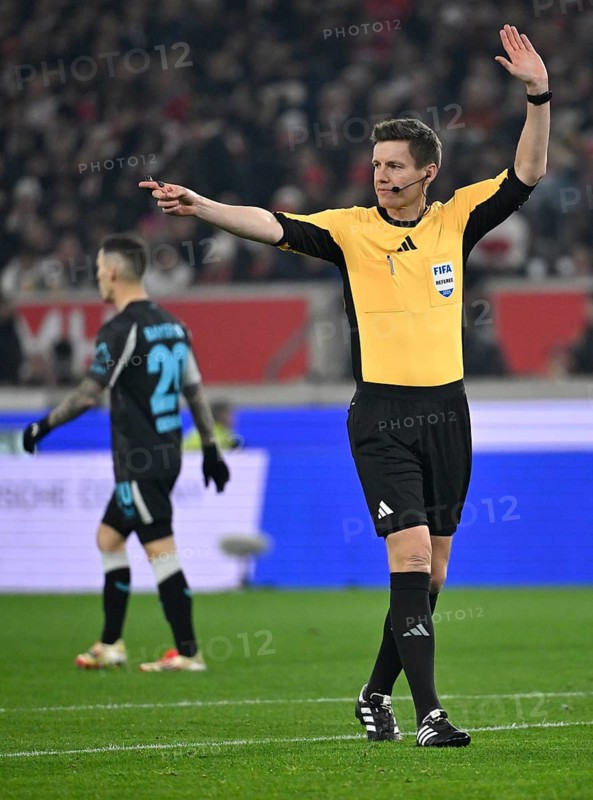 Referee Referee Daniel Siebert Gesture Gesture MHPArena, MHP Arena Stuttgart, Baden-Württemberg, Germany