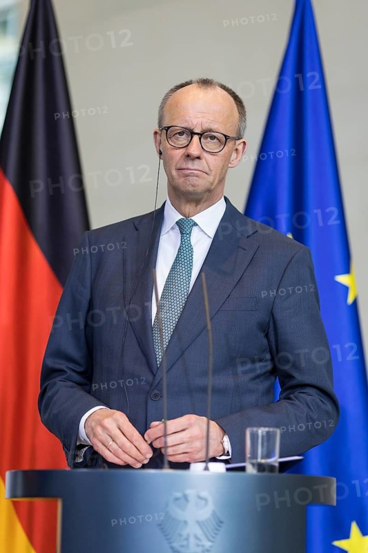 Friedrich Merz (Chancellor of the Federal Republic of Germany, CDU) at a joint press conference with Ahmed al-Sharaa (President of the Syrian Arab Republic) after a one-on-one meeting at the Federal Chancellery, Berlin, 30 March 2026