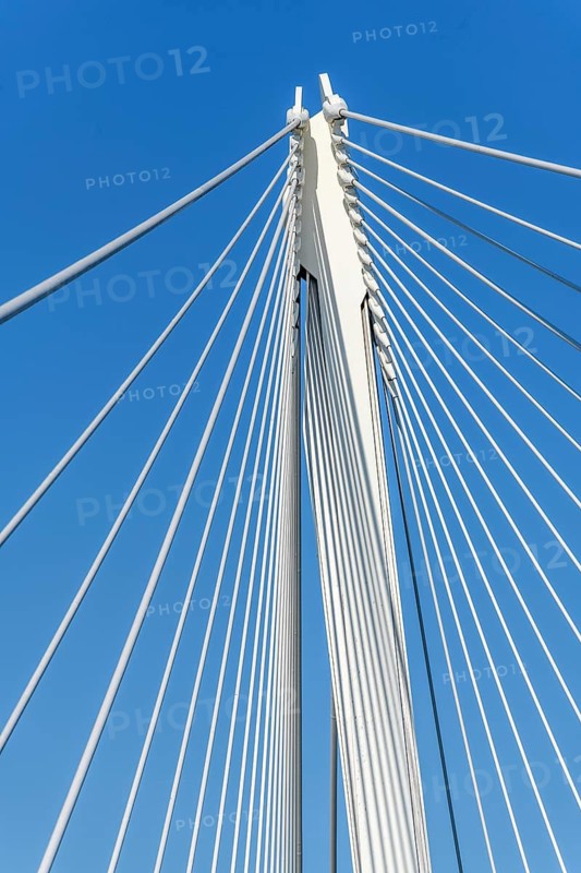 Die Deux-Rives-Fußgängerbrücke zwischen Deutschland und Frankreich in Kehl und Straßburg, ein Symbol der grenzüberschreitenden Zusammenarbeit. Bas-Rhin, Collectivite europeenne d'Alsace, Grand Est