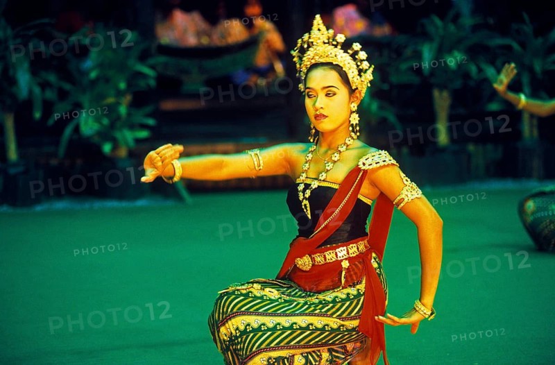 Traditional dance, Ko Phuket, Thailand, December 2002, vintage, retro, old, historical