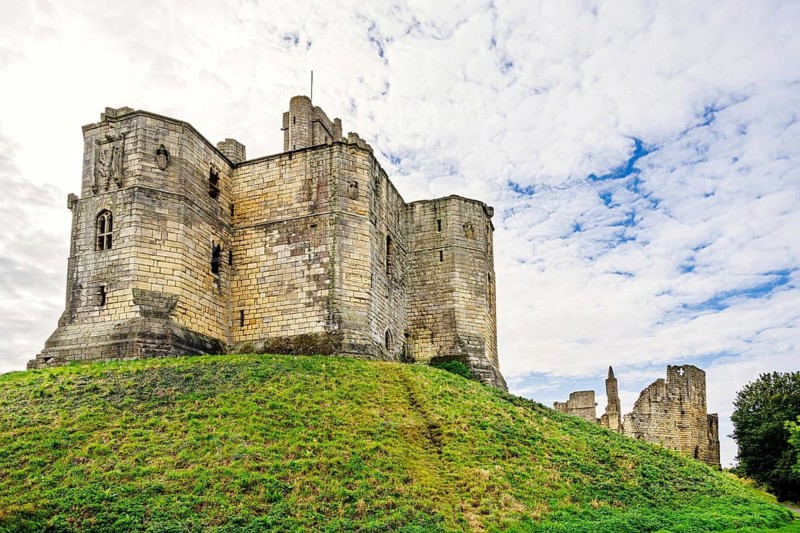 Ruins of Warkworth Castle, River Coquet, Warkworth, Northumberland, England, UK