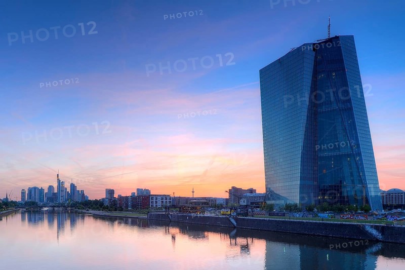 New Building of the European Central Bank, ECB, Ostend, Frankfurt am Main, Hesse, Germany, Skyline at dusk, Flößerbrücke, Frankfurt am Main, Hesse, Germany, Frankfurt am Main, Hesse, Federal Republic of Germany