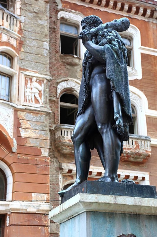 Banat, Spa, Hercules Spa, Baile Herculane, Hercules statue in the old town centre, Romania