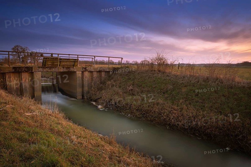 View of a sluice and a bridge with a pasture behind it at sunset, Kirchlinteln, Verden, Aller Leine Valley, Lower Saxony, Germany