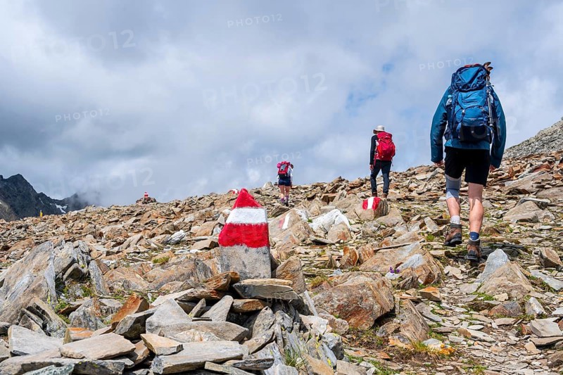 Red and white trail markings, hiker in the high mountains, Lasörling High Trail, Lasörling High Trail, Austria