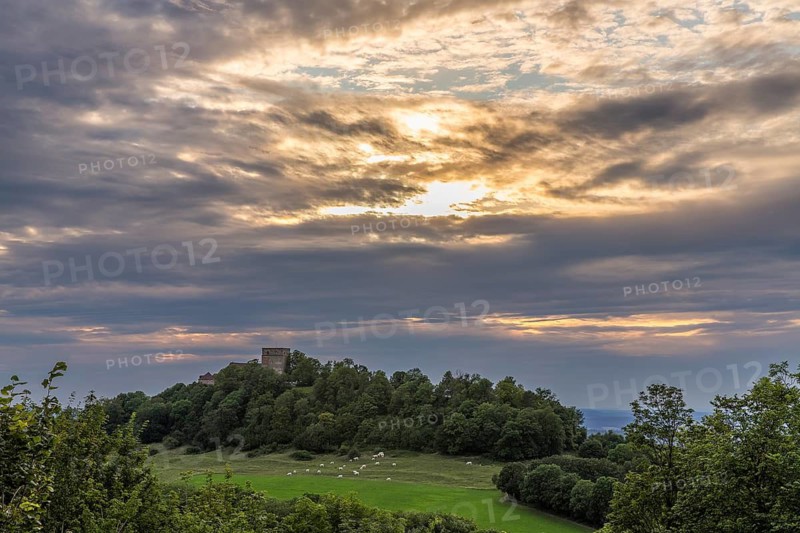 View from Gügel to Giechburg Castle at sunset, Scheßlitz, Upper Franconia, Bavaria, Germany