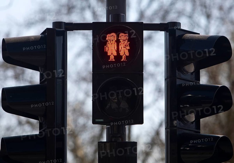 Pedestrian traffic light with red Brothers Grimm Ampelmännchen, Hanau, birthplace of the brothers, Hesse, Germany