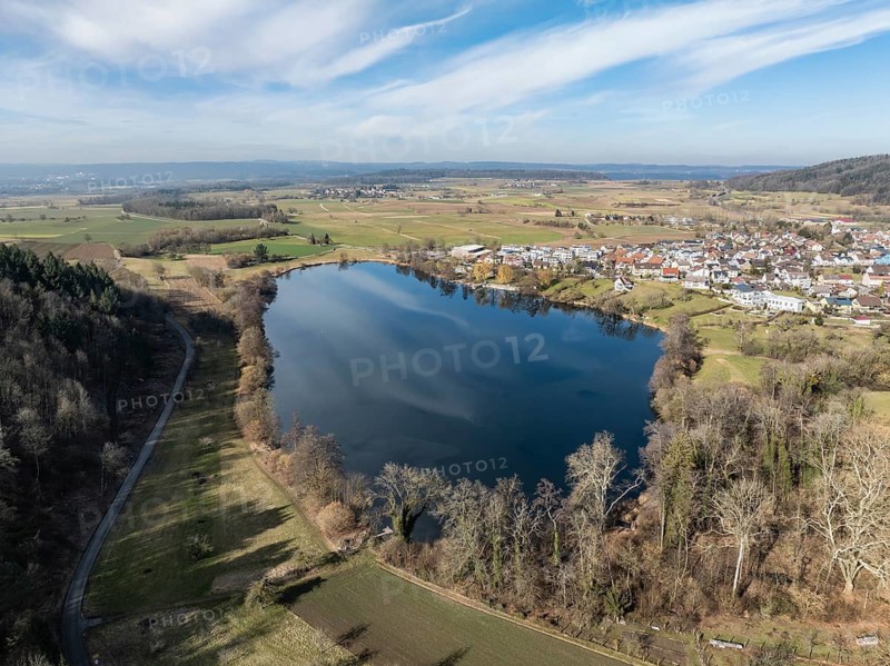 Aerial view of the municipality of Steißlingen with the natural bathing lake Steißlinger See, Hegau, district of Constance, Baden-Württemberg, Germany