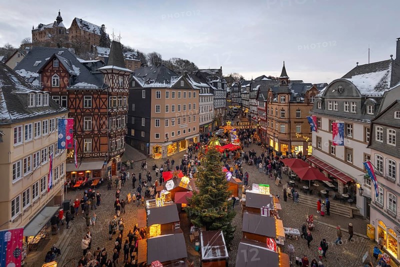 The lights at the Christmas market in Marburg's old town centre begin to glow in the evening, Wetterau, Marburg, Hesse, Germany