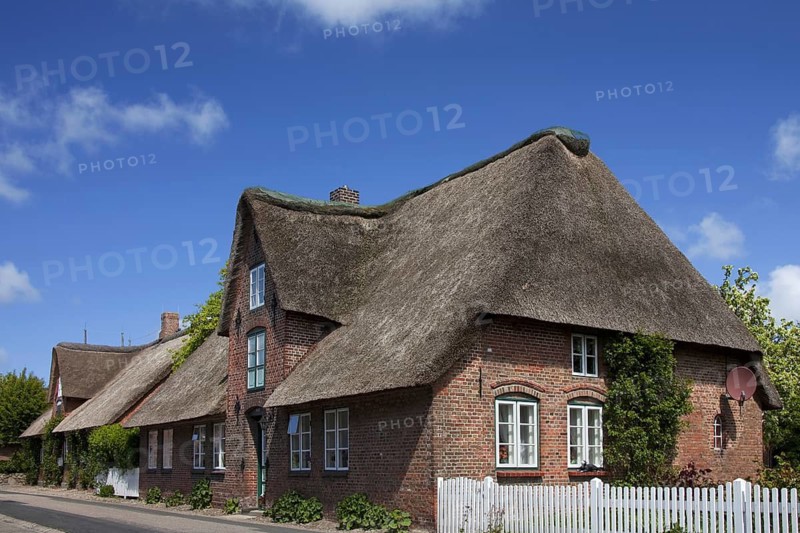 Traditional Frisian thatched house at Süderende on the Island of Föhr, Nordfriesland, North Frisia, Germany