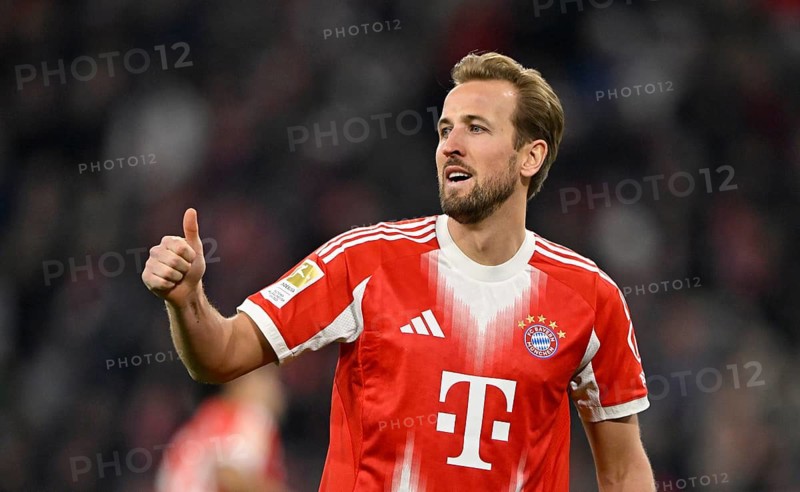 Harry Kane FC Bayern Munich FCB (09) Gesture Gesture Thumbs up Football Bundesliga, Allianz Arena, Munich, Bayern, Germany