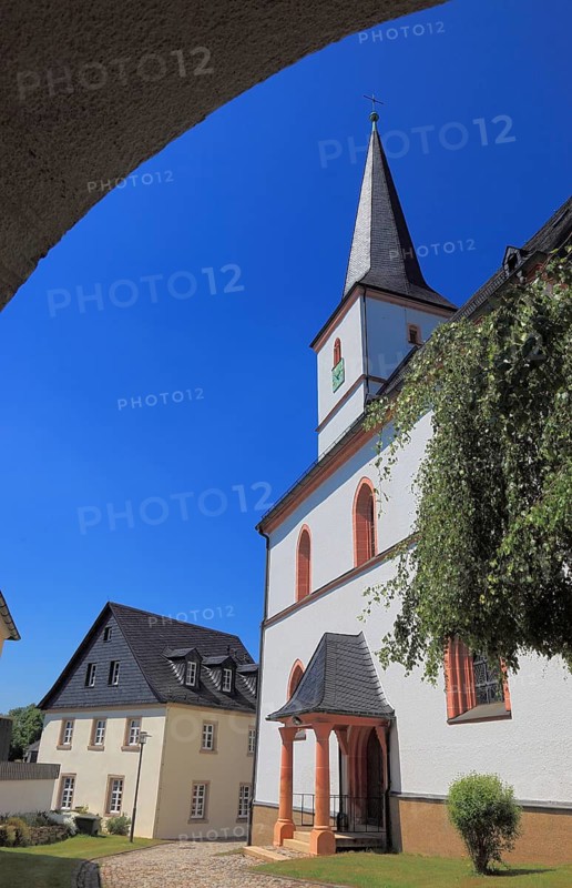 The fortified church Zum Heiligen Geist in Grafengehaig. It is one of the best-preserved and oldest fortified churches in Germany. Kulmbach District, Upper Franconia, Bavaria, Germany