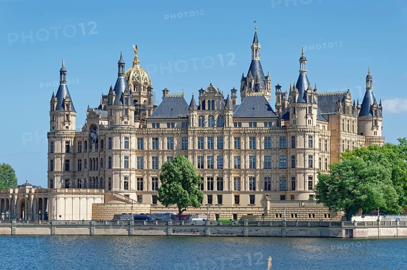 Schwerin Castle, the former main residence of the Dukes and Grand Dukes of Mecklenburg-Schwerin, is a five-winged complex in the Renaissance style on the castle island in Schwerin. The castle lake is in the foreground. The castle is a UNESCO World Heritage Site. Schwerin, Mecklenburg-Western Pomerania, Germany