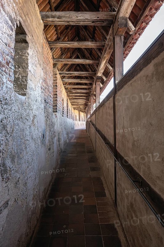 The historic rampart of the completely preserved, approx. 2.7 kilometers long city wall in the old town of Nördlingen, Donau-Ries district, Nördlinger Ries, Bavaria, Germany
