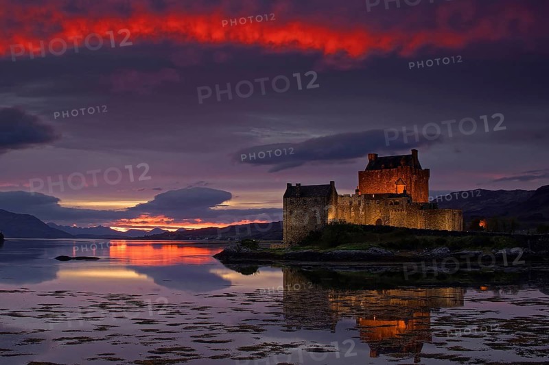 Castle Eilean Donan in Scotland, evening mood, sunset, Scotland, United Kingdom