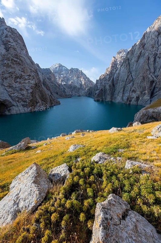 Mountain lake Kol Suu, Sary Beles Mountains, Naryn Province, Kyrgyzstan