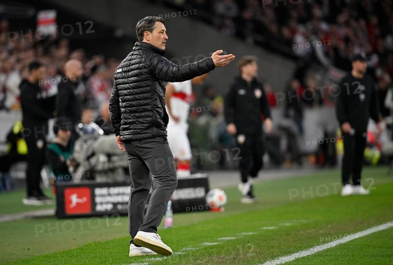 Coach Niko Kovac Borussia Dortmund BVB on the sidelines gesture coach Sebastian Hoeness VfB Stuttgart soccer Bundesliga, MHPArena, MHP Arena Stuttgart, Baden-Württemberg, Germany