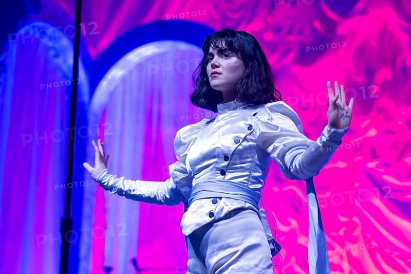 Abigail Morris, singer of The Last Dinner Party live at the Berlin velodrome on 22.02.2026