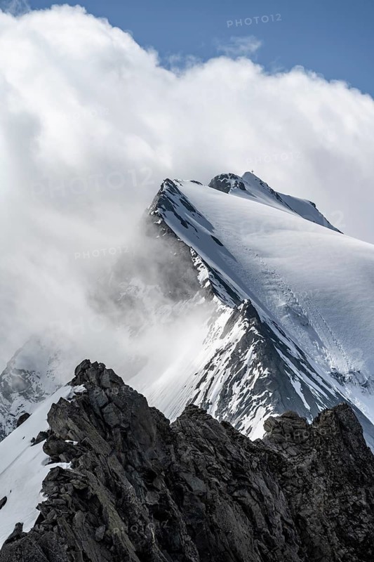 Rocky mountain ridge and glaciated mountain peak Großer Möseler, glacier Furtschaglkees, Berliner Höhenweg, Zillertal Alps, Tyrol, Austria