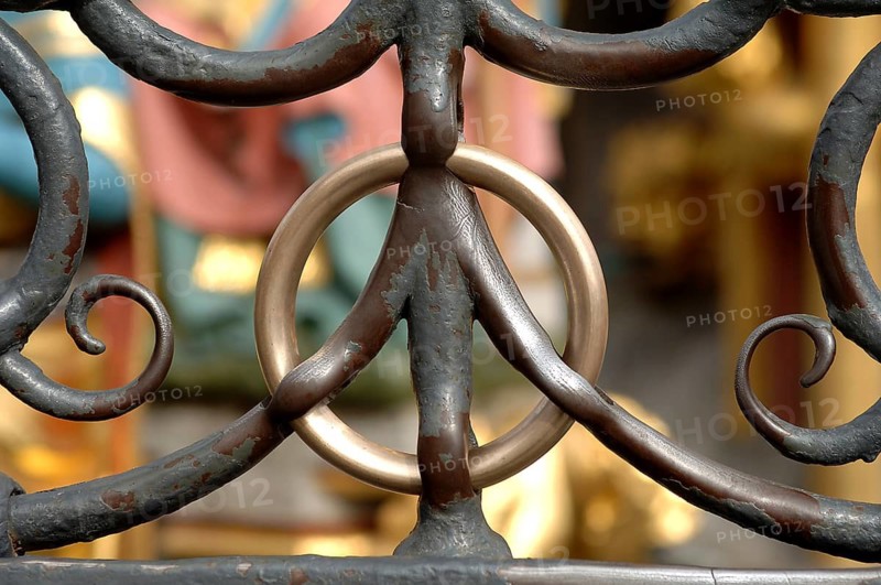 Seamless brass ring Wunschring am Schönen Brunnen, Nuremberg, Middle Franconia, Bavaria, Germany