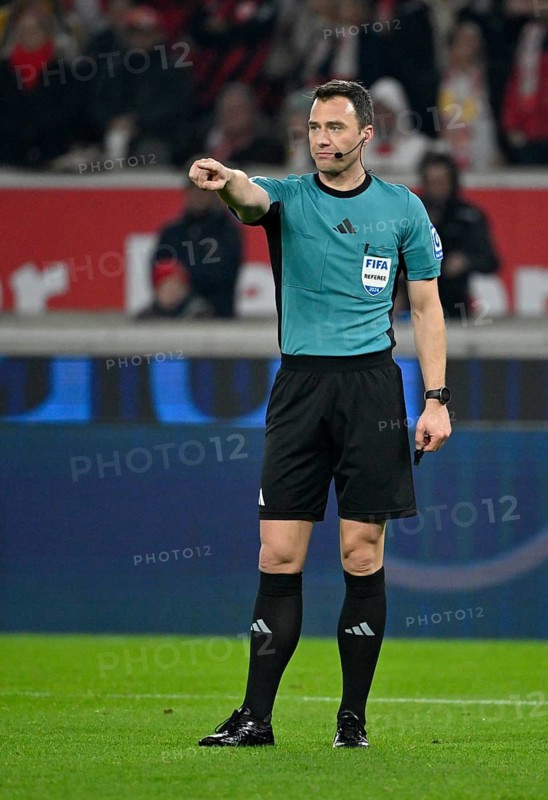 Referee Referee Felix Zwayer Gesture Gesture MHPArena, MHP Arena Stuttgart, Baden-Württemberg, Germany