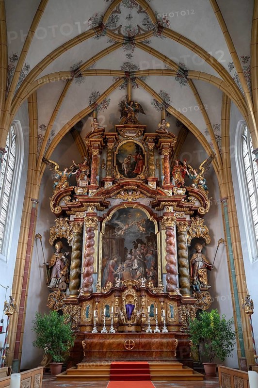Baroque high altar, around 1676, church of the Assumption of Mary, late Gothic hall church, Erlach district of Simbach am Inn, Lower Bavaria, Germany