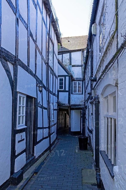 Timbered houses, narrow lane, Tewkesbury, Gloucestershire, England, Great Britain