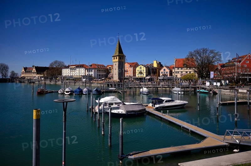 Boat dock, yachts, boats are moored in the harbor, behind it Mangturm, Hotel Bayerischer Hof, Hotel Lindauer Hof, Old Town, Lindau, Bavaria, Lake Constance, Germany