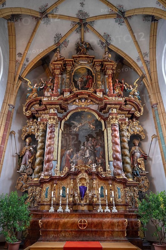 Baroque high altar, around 1676, church of the Assumption of Mary, late Gothic hall church, Erlach district of Simbach am Inn, Lower Bavaria, Germany