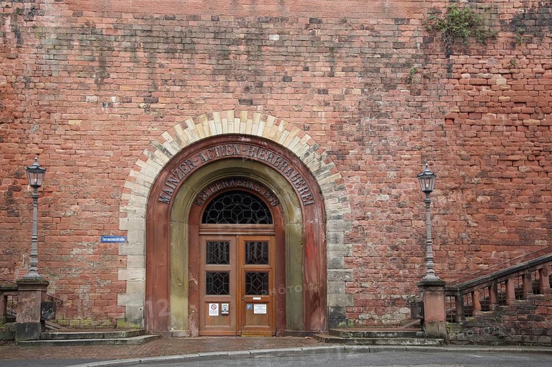 Cellar entrance to Mainzer Actien Bierbrauerei, red stone wall, door, Mainz, Rhineland-Palatinate, Germany