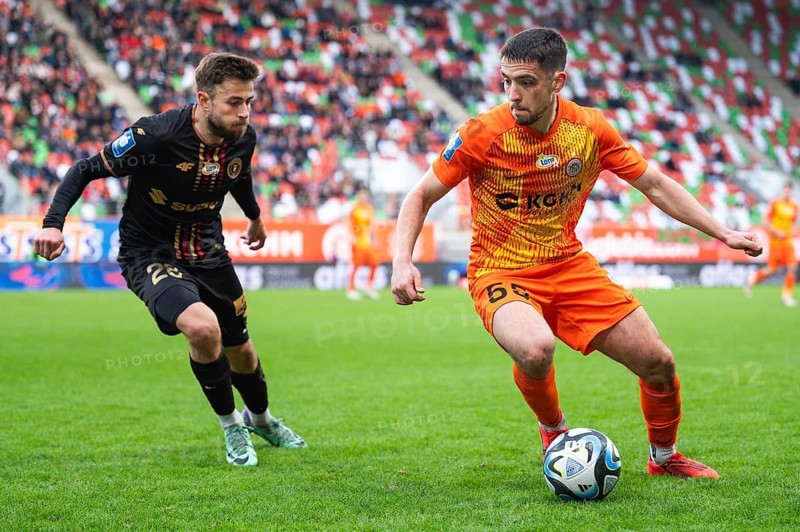 LUBIN, POLAND - MARCH 3, 2024: Football match Polish PKO Ekstraklasa between KGHM Zaglebie Lubin vs Korona Kielce 1:0. In action Marcus Godinho (L) Luis Mata (R)