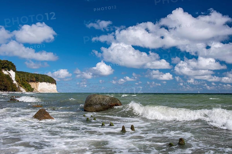 View of chalk cliffs in Jasmund National Park on Rügen, Sassnitz, Rügen, Mecklenburg-Western Pomerania, Germany
