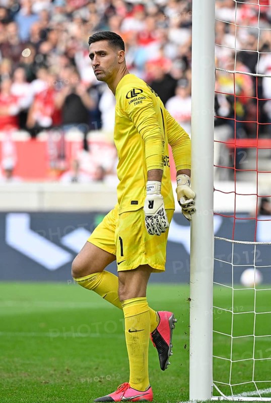 Goalkeeper Koen Casteels VfL Wolfsburg (01) MHPArena, MHP Arena Stuttgart, Baden-Württemberg, Germany