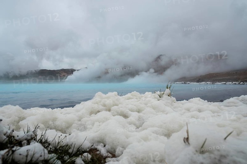 Iceland, Europe, Northern Europe, Scandinavia, smoking lake, gyser, white foam, blue water, water vapor