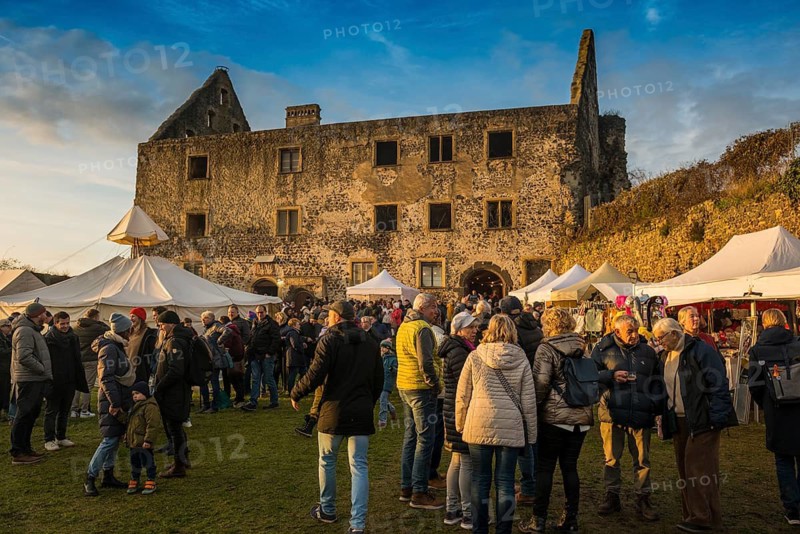Medieval Christmas market, sunset, Burkheim, Vogtsburg, Kaiserstuhl, Baden-Württemberg, Germany