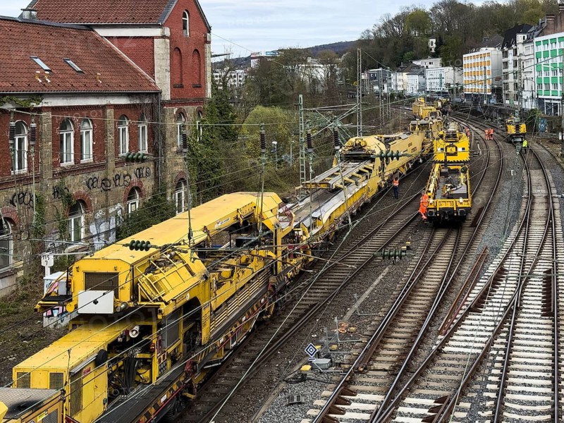 General renovation of Deutsche Bahn on the Hagen Wuppertal Cologne line, rapid conversion machine for cleaning the track bed, Wuppertal, Germany